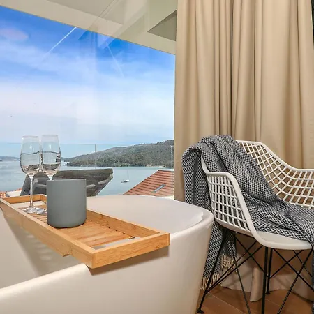 Mentis Marina